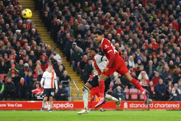 Liverpool thắng đậm, ‘cắt đuôi’ Man City và Arsenal ở Ngoại hạng Anh 