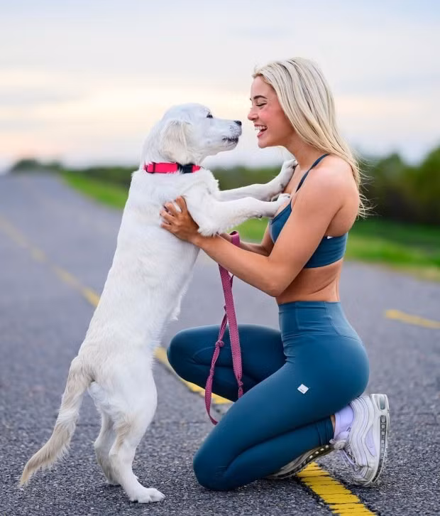 Thành tích đáng chú ý nhất của Dunne tính đến thời điểm này là cùng đội tuyển thể dục dụng cụ Mỹ giành huy chương vàng tại giải City of Jesolo Trophy 2017 ở Italia. Nữ vận động viên 10X gợi cảm kiếm triệu USD nhờ mạng xã hội