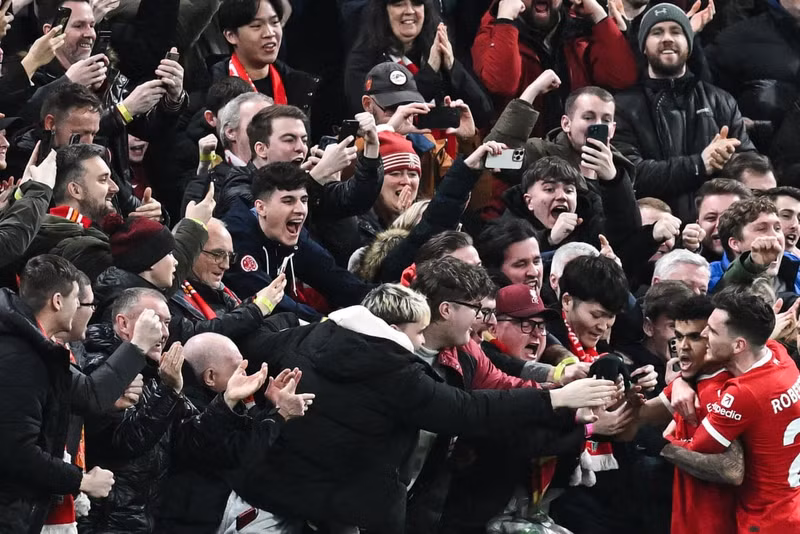 Liverpool thắng đậm, ‘cắt đuôi’ Man City và Arsenal ở Ngoại hạng Anh 