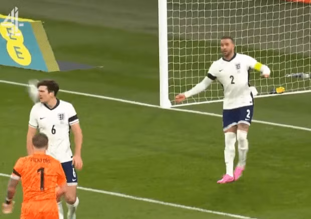 Ngôi sao ‘trăng hoa’ nhất tuyển Anh xuất hiện cùng 3 con khi đấu Brazil 