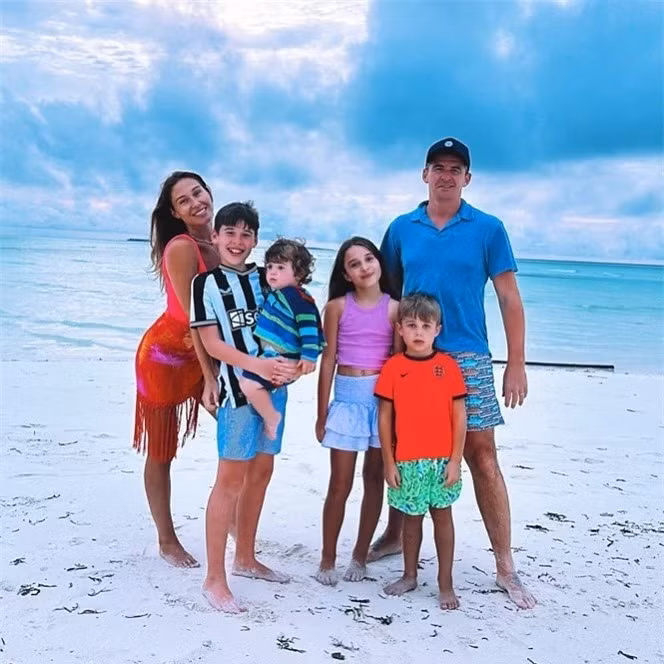 Nhan sắc cực phẩm của ‘nàng WAG dũng cảm nhất nước Anh’