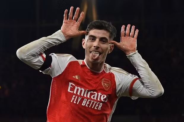 Arsenal thắng lịch sử trước Chelsea, bỏ xa Man City trên bảng xếp hạng