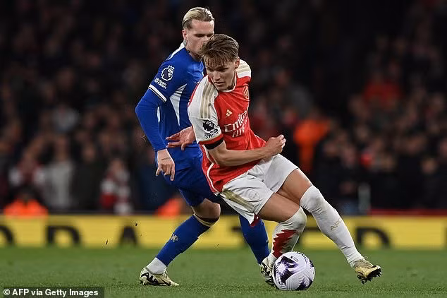 Arsenal thắng lịch sử trước Chelsea, bỏ xa Man City trên bảng xếp hạng