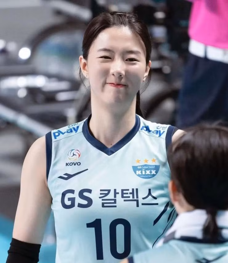 Ngẩn ngơ trước vẻ yêu kiều của ‘thiên thần bóng chuyền Hàn Quốc’