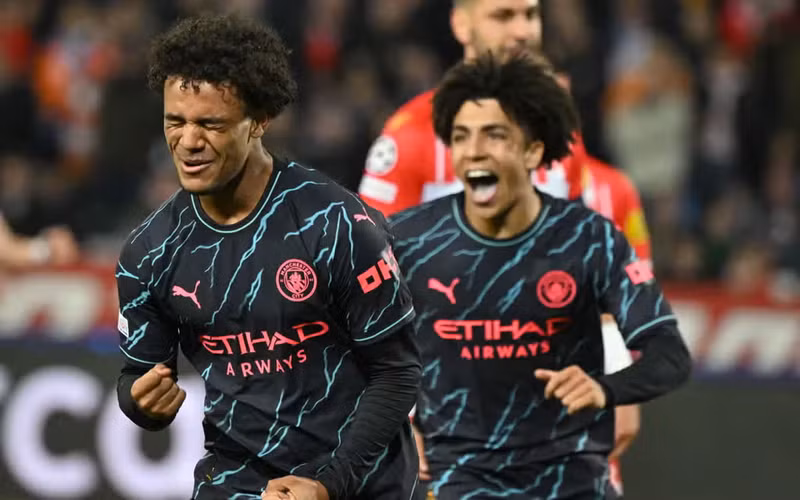 </strong> <strong> Man City: </strong>Đại diện Anh thể hiện sức mạnh tuyệt đối khi thắng cả 6 trận, tiến vào vòng knock-out với tư cách đầu bảng G với 18 điểm. Họ hạ chủ nhà FK Crvena Zvezda 3-2 ở lượt cuối.<br/> <strong> Danh sách 16 đội vào vòng knock-out Champions League