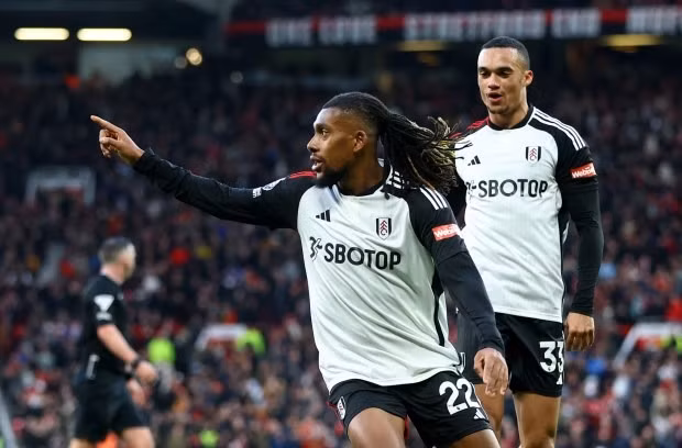 Chùm ảnh: Maguire ghi bàn, Man Utd vẫn thua sốc Fulham 