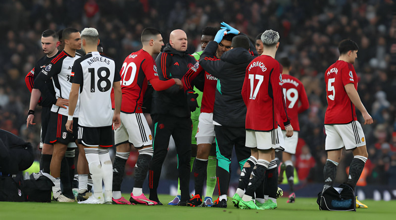Chùm ảnh: Maguire ghi bàn, Man Utd vẫn thua sốc Fulham 