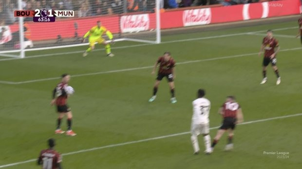 Chùm ảnh: Man Utd bị mỉa mai may mắn nhất Ngoại hạng Anh 