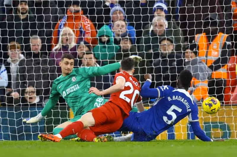 Diogo Jota mở tỷ số cho ‘Lữ đoàn đỏ’ ở phút 23. Liverpool hủy diệt Chelsea, vững ngôi đầu Ngoại hạng Anh