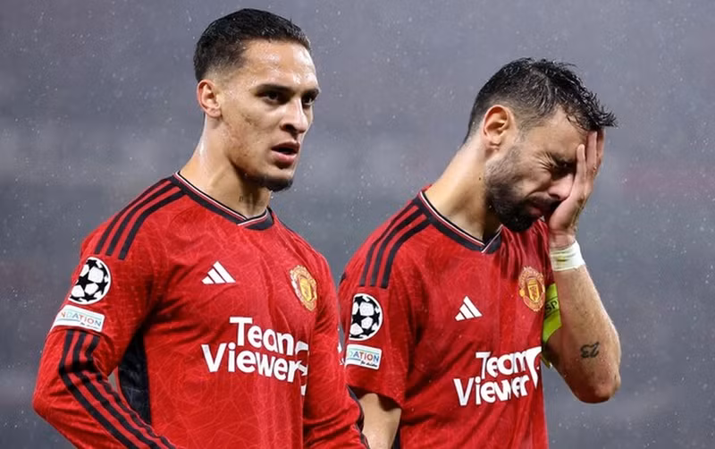 Man Utd xếp thứ 7 và điểm số ngày càng xa top 4, vị trí có suất dự Champions League mùa sau. Man Utd thi đấu thảm họa tại Ngoại hạng Anh