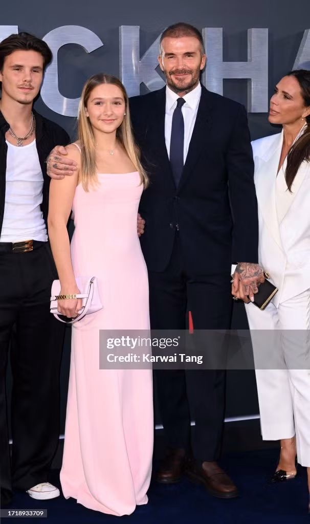 Cô út nhà Beckham lột xác thành thiếu nữ xinh đẹp