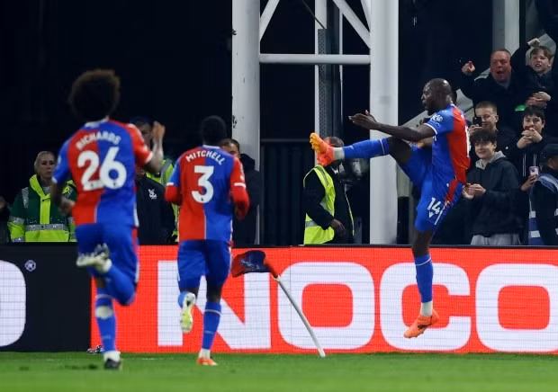 Man Utd thua sốc Crystal Palace, ghế HLV Erik ten Hag lung lay dữ dội