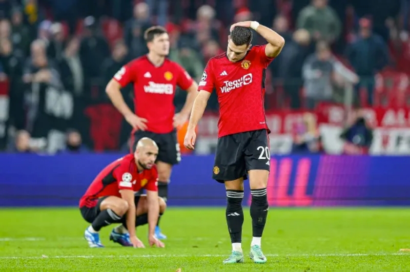 Man United tiễn 2 cầu thủ, mang về 4 ngôi sao mới