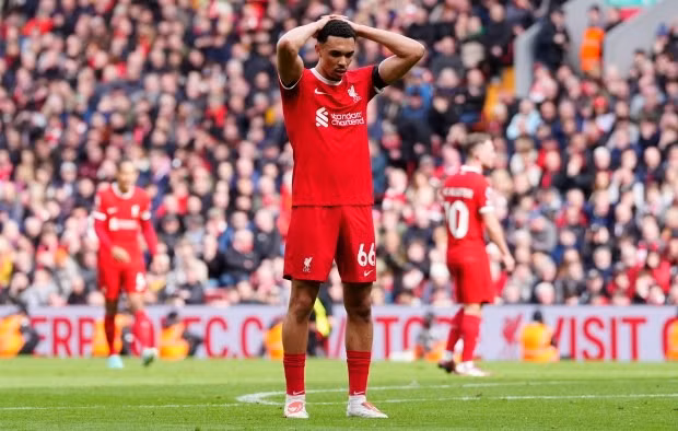 Liverpool ‘dâng’ chức vô địch Ngoại hạng Anh cho Man City