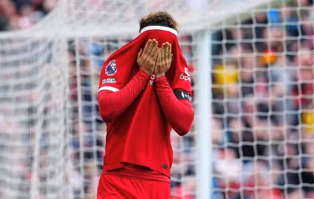 Liverpool ‘dâng’ chức vô địch Ngoại hạng Anh cho Man City