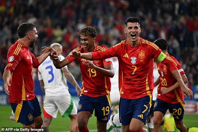 Chùm ảnh: Pha phản lưới nhà của Italia giúp Tây Ban Nha đi tiếp tại EURO 2024 