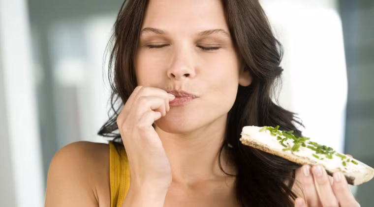 Mẹo ăn ngày Tết không lo tăng cân chị em nào cũng cần 