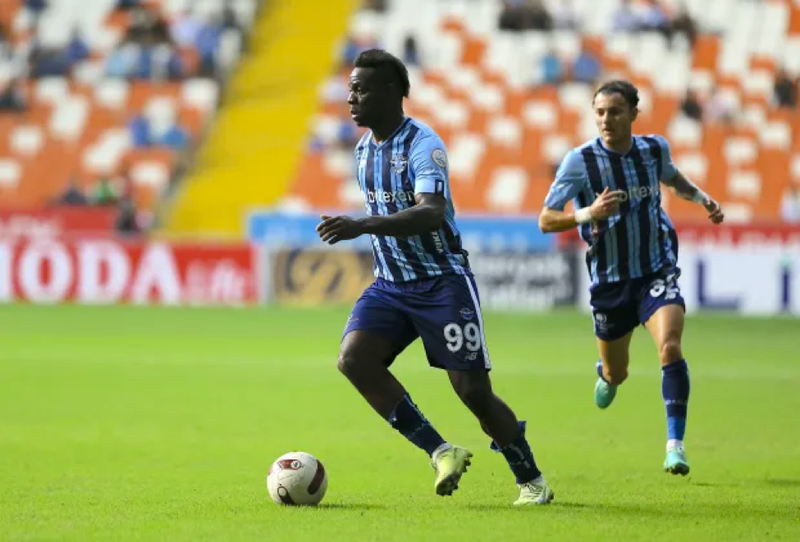 Dàn siêu xe của ngôi sao ‘lắm tài nhiều tật’ Balotelli 