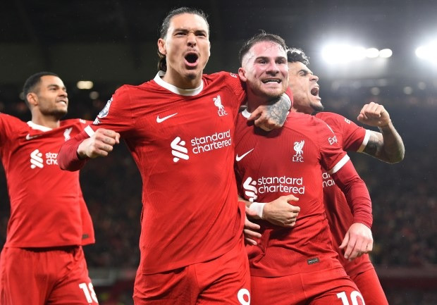 Chùm ảnh: Liverpool hạ Sheffield, giành lại ngôi đầu Ngoại hạng Anh từ Arsenal 