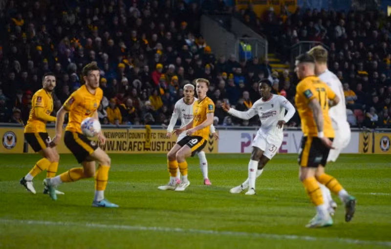 Đội bóng hạng dưới khiến Man Utd… ‘bở hơi tai’ 