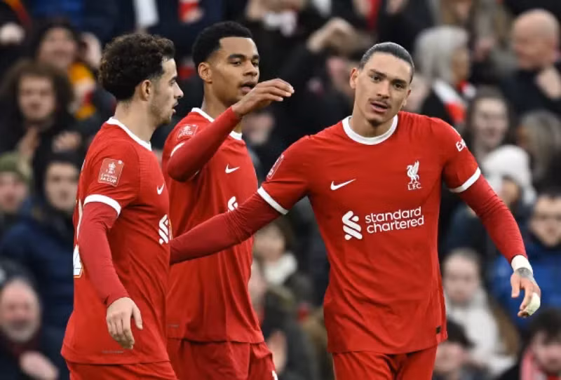 Cổ động viên kéo đến kín sân tri ân HLV Klopp, Liverpool thắng đậm tại Cup FA 