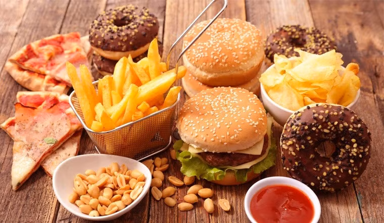 Việc lạm dụng đồ ăn nhanh cũng là nguyên nhân khiến bạn bị tổn thương gan nghiêm trọng. Thủ phạm làm tăng nguy cơ đột quỵ, hại gan người Việt vẫn mê mẩn