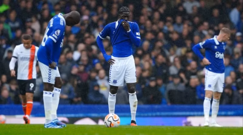 Everton bị trừ 10 điểm, Man City và Chelsea... lo sốt vó 