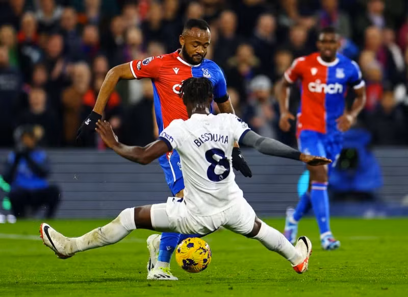 Son Heung-min tỏa sáng, Tottenham chễm chệ ngôi đầu
