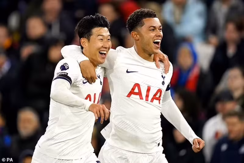 Son Heung-min tỏa sáng, Tottenham chễm chệ ngôi đầu