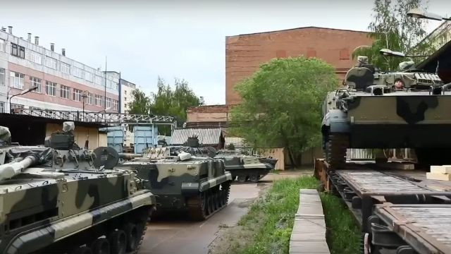 Hàng chục xe chiến đấu bộ binh BMP-3 tham chiến