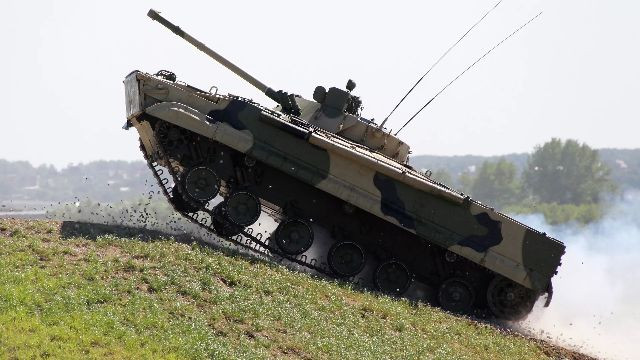 Hàng chục xe chiến đấu bộ binh BMP-3 tham chiến