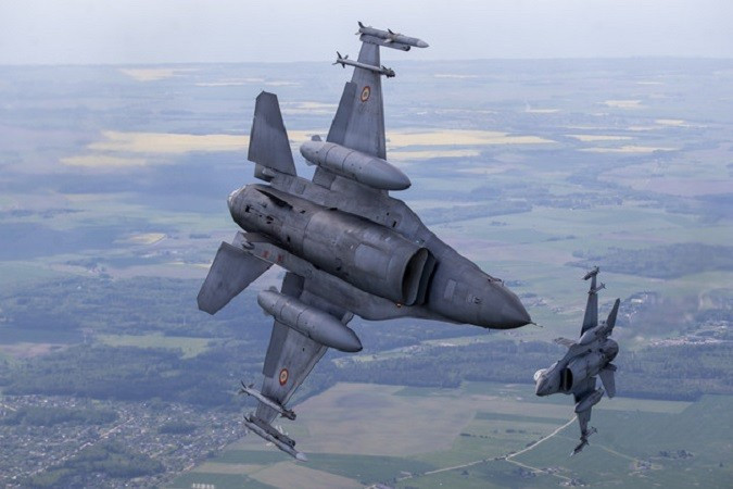 Nhận định khu vực đầu tiên chiến đấu cơ F-16 tấn công