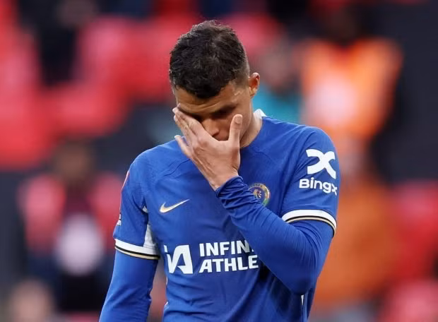 Thiago khóc nghẹn khi Chelsea thua Man City ở FA Cup 