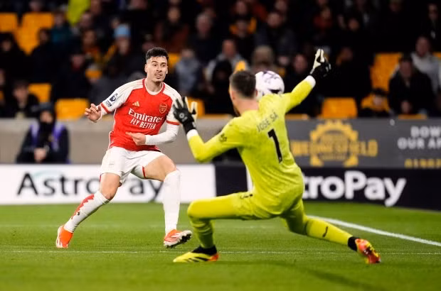 Quên nỗi đau Champions League, Arsenal trở lại đỉnh bảng Ngoại hạng Anh 