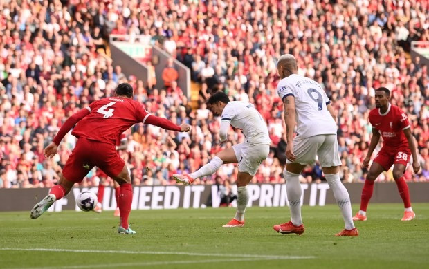 Liverpool dập tắt cơ hội dự Champions League của Tottenham 