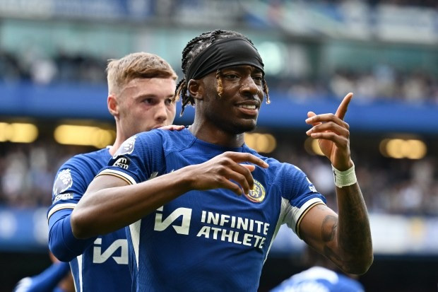 Chelsea ‘tăng tốc’, vượt mặt Man Utd 