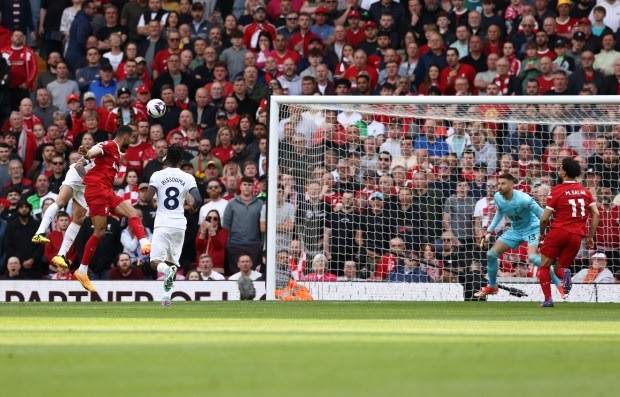 Liverpool dập tắt cơ hội dự Champions League của Tottenham 