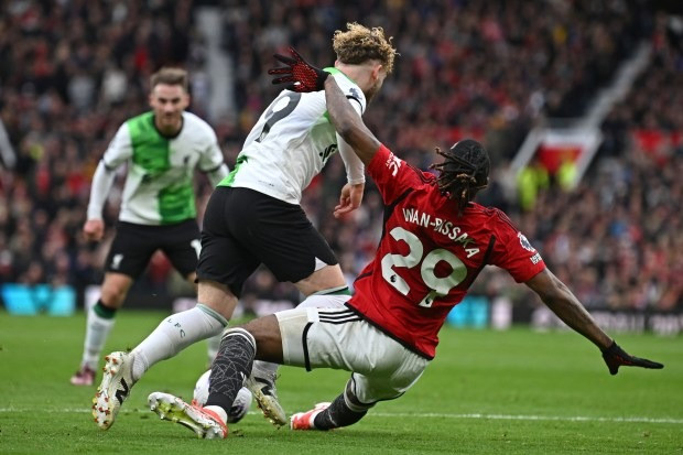 Chùm ảnh: Arsenal, Man City vui mừng trước kết quả trận Man Utd - Liverpool