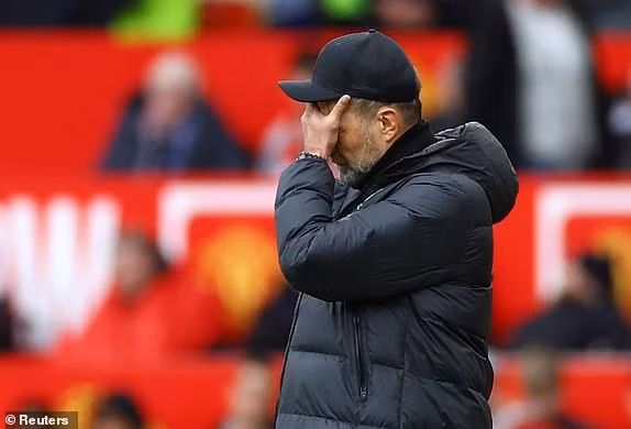 Chùm ảnh: Arsenal, Man City vui mừng trước kết quả trận Man Utd - Liverpool