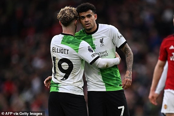 Chùm ảnh: Arsenal, Man City vui mừng trước kết quả trận Man Utd - Liverpool