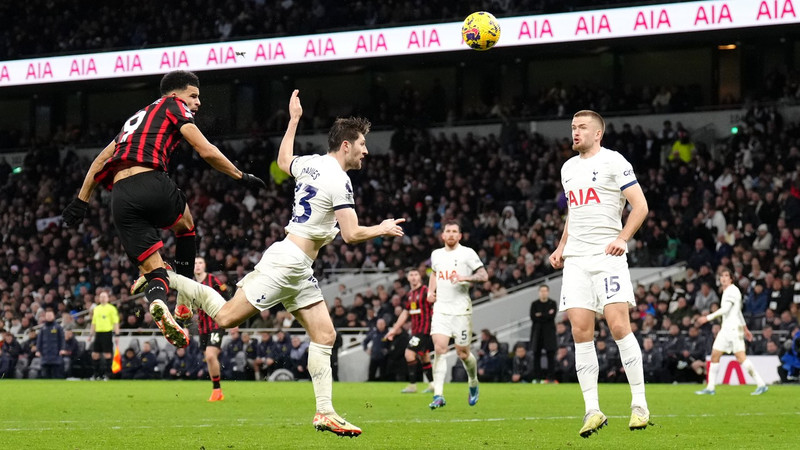 Tottenham tưng bừng chào năm mới, giao thừa buồn cho Arsenal 