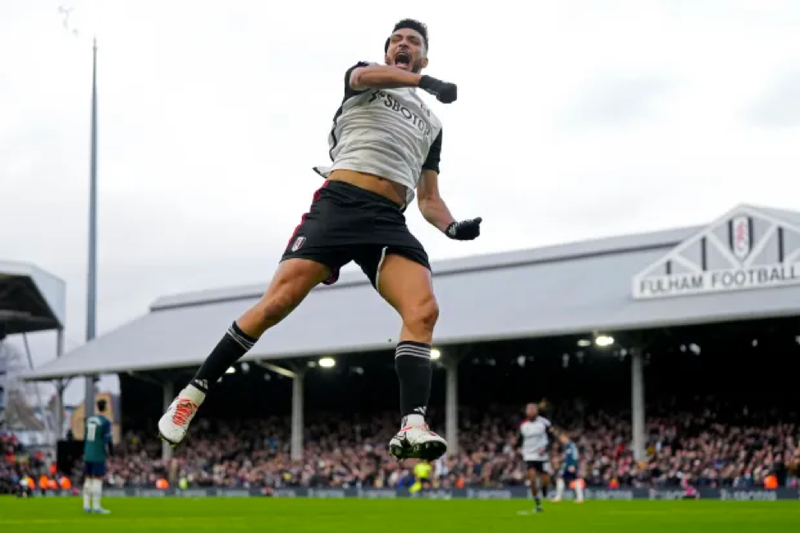 Tottenham tưng bừng chào năm mới, giao thừa buồn cho Arsenal 