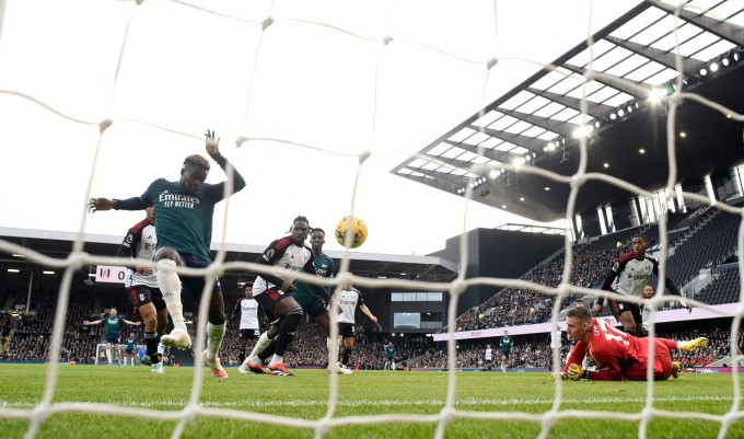 Tottenham tưng bừng chào năm mới, giao thừa buồn cho Arsenal 