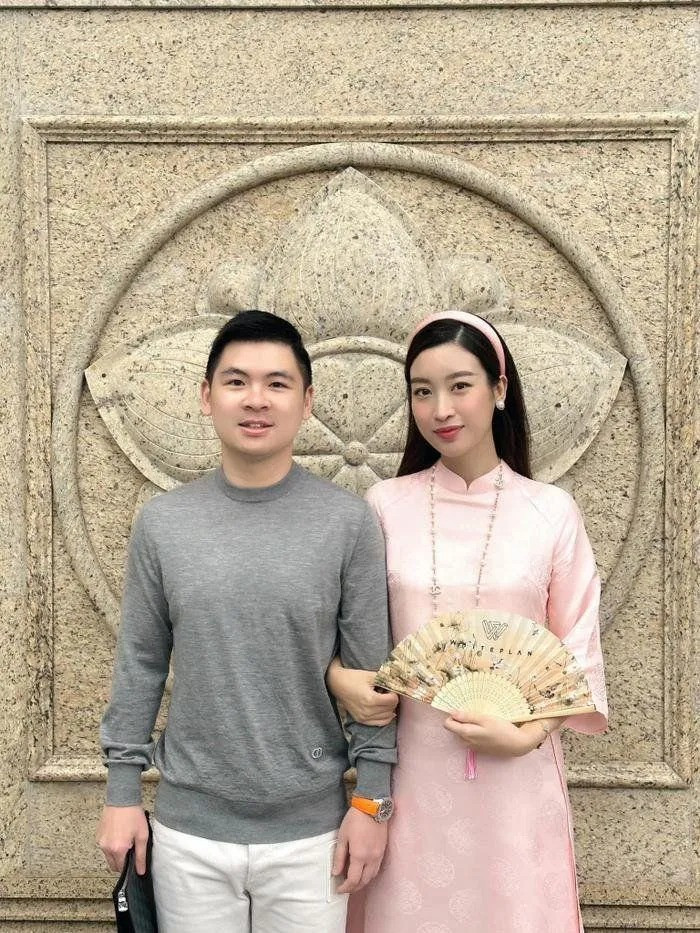 Hoa hậu Mỹ Linh 'làm điều đặc biệt' với Chủ tịch CLB Hà Nội