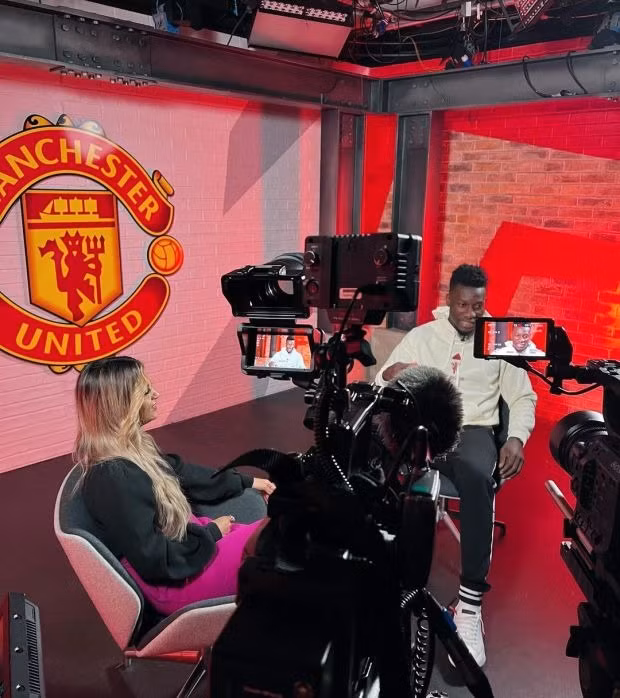 Vóc dáng hoàn hảo của phóng viên xinh đẹp kênh Sky Sports 