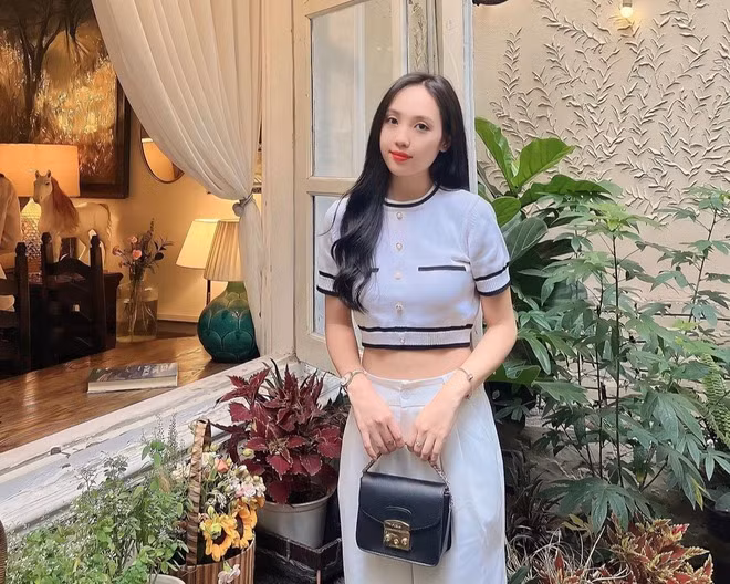 Bạn gái 'tài sắc vẹn toàn' của thủ quân U23 Việt Nam