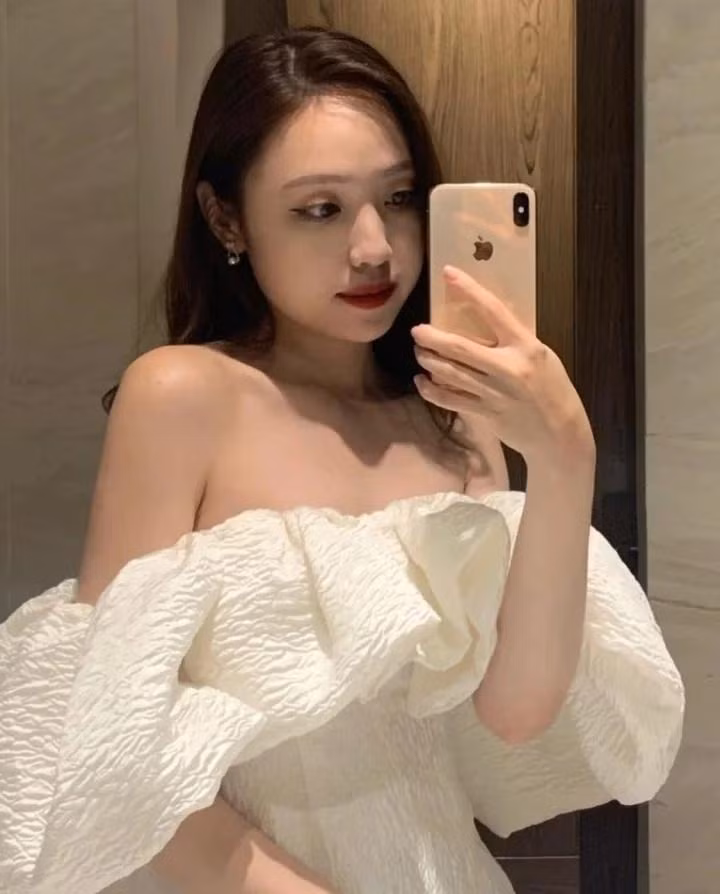 Bạn gái 'tài sắc vẹn toàn' của thủ quân U23 Việt Nam