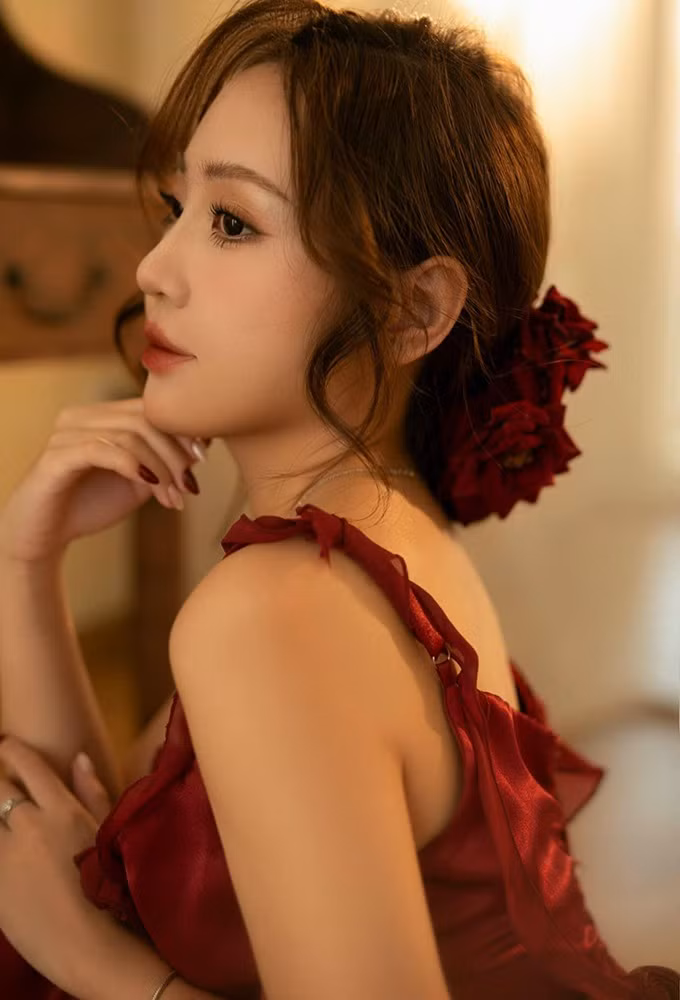 Bạn gái 'tài sắc vẹn toàn' của thủ quân U23 Việt Nam