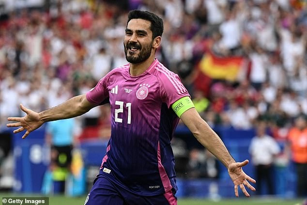 Chùm ảnh: Đội bóng đầu tiên vượt qua vòng bảng EURO 2024 