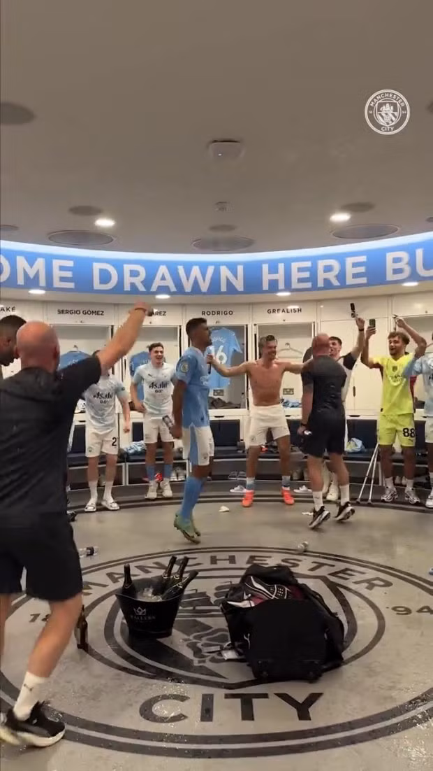 'Người của Man City’ cuồng nhiệt mừng ngôi vương